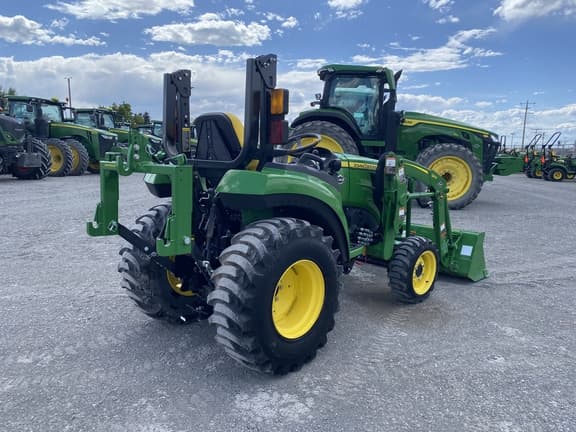 Image of John Deere 2032R equipment image 4