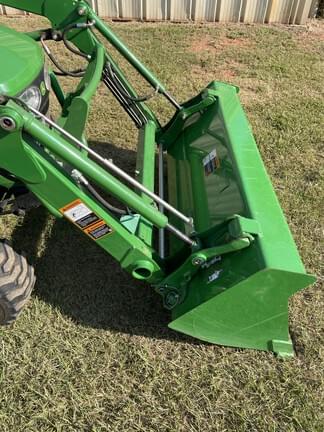 Image of John Deere 2032R equipment image 4