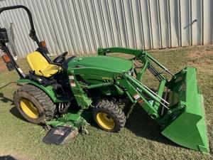 John Deere 2032R Image