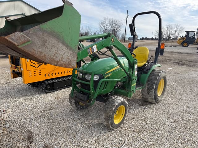 Image of John Deere 2032R equipment image 2