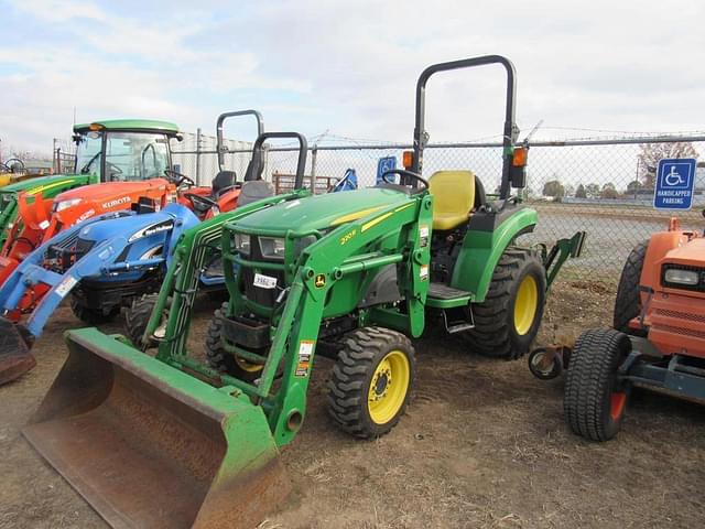 Image of John Deere 2032R equipment image 1