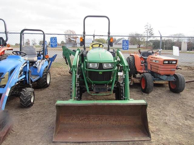 Image of John Deere 2032R equipment image 2