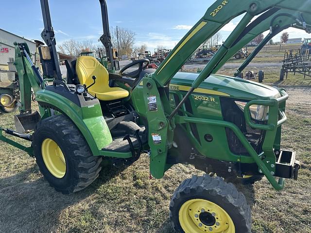 Image of John Deere 2032R equipment image 1