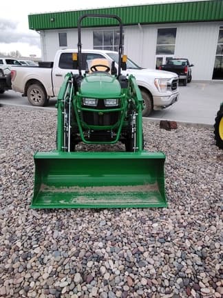 Image of John Deere 2032R equipment image 1