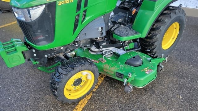 Image of John Deere 2032R equipment image 1