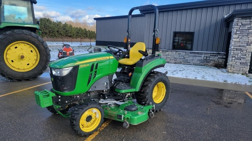 John Deere 2032R Equipment Image0
