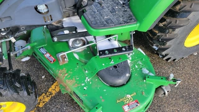 Image of John Deere 2032R equipment image 4