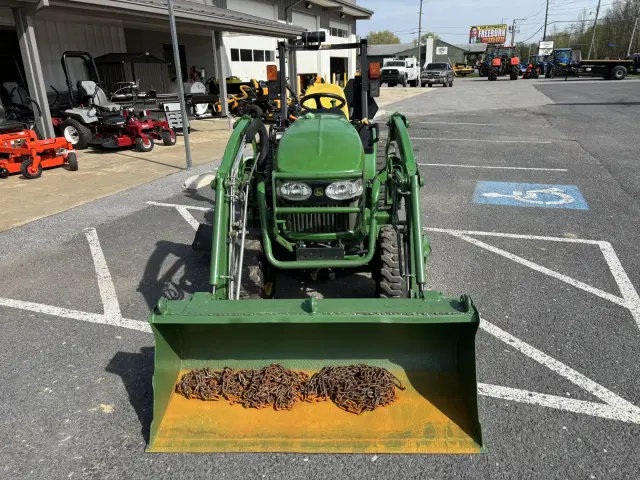 Image of John Deere 2032R equipment image 1