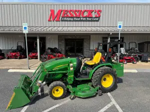 John Deere 2032R Image