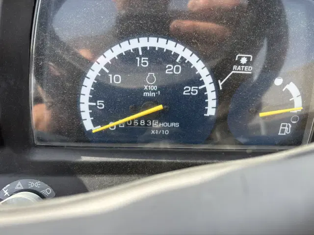 Image of John Deere 2032R equipment image 2