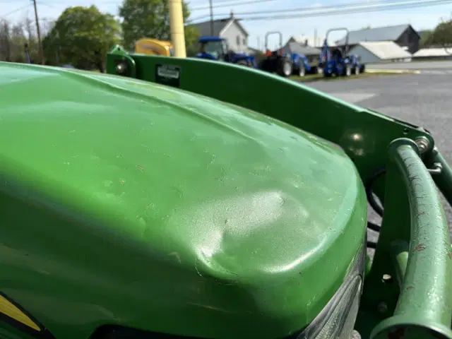 Image of John Deere 2032R equipment image 4