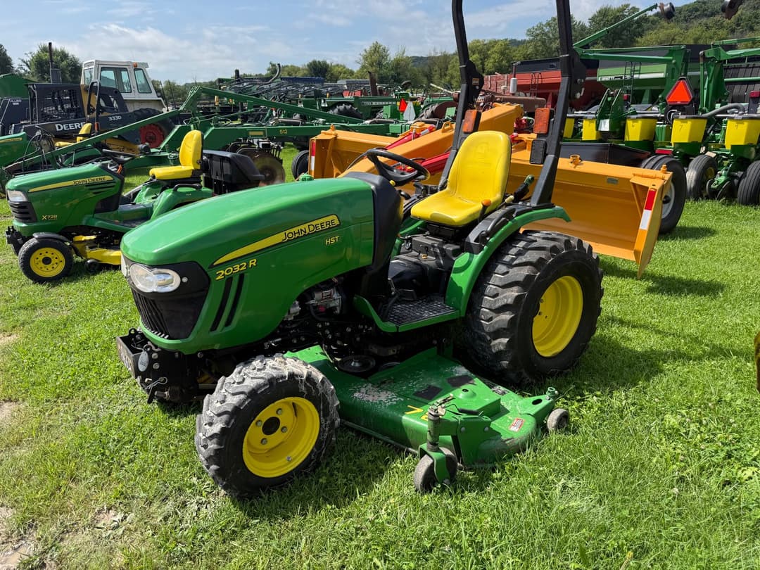 Image of John Deere 2032R Primary image