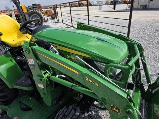 Image of John Deere 2032R equipment image 3