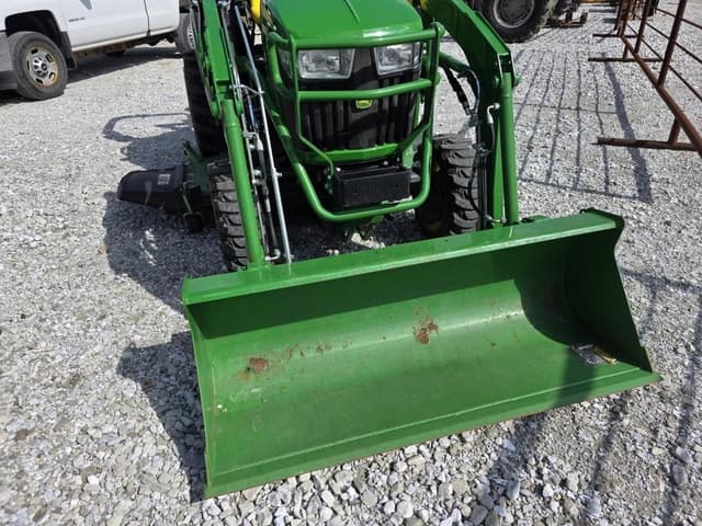 Image of John Deere 2032R equipment image 1