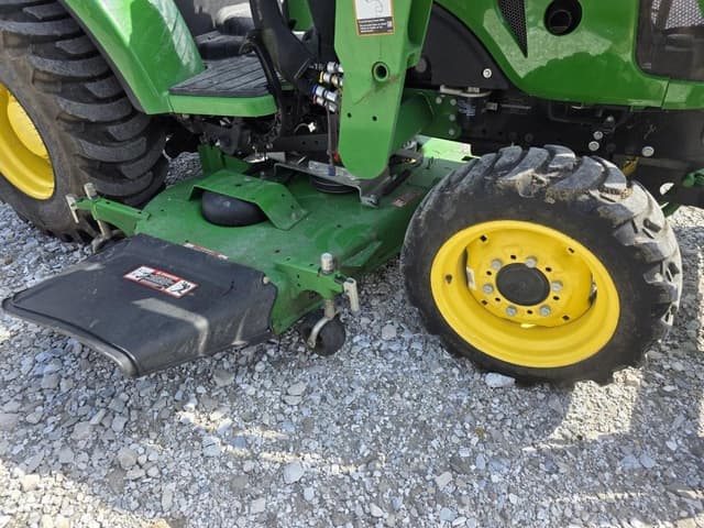 Image of John Deere 2032R equipment image 4