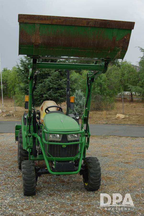 Image of John Deere 2032R equipment image 1
