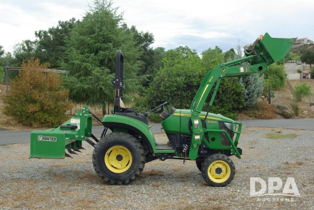 John Deere 2032R Equipment Image0