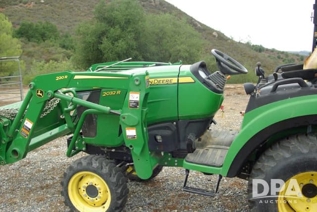 Image of John Deere 2032R equipment image 4
