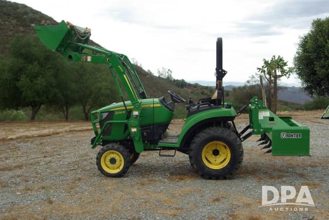 Image of John Deere 2032R equipment image 3