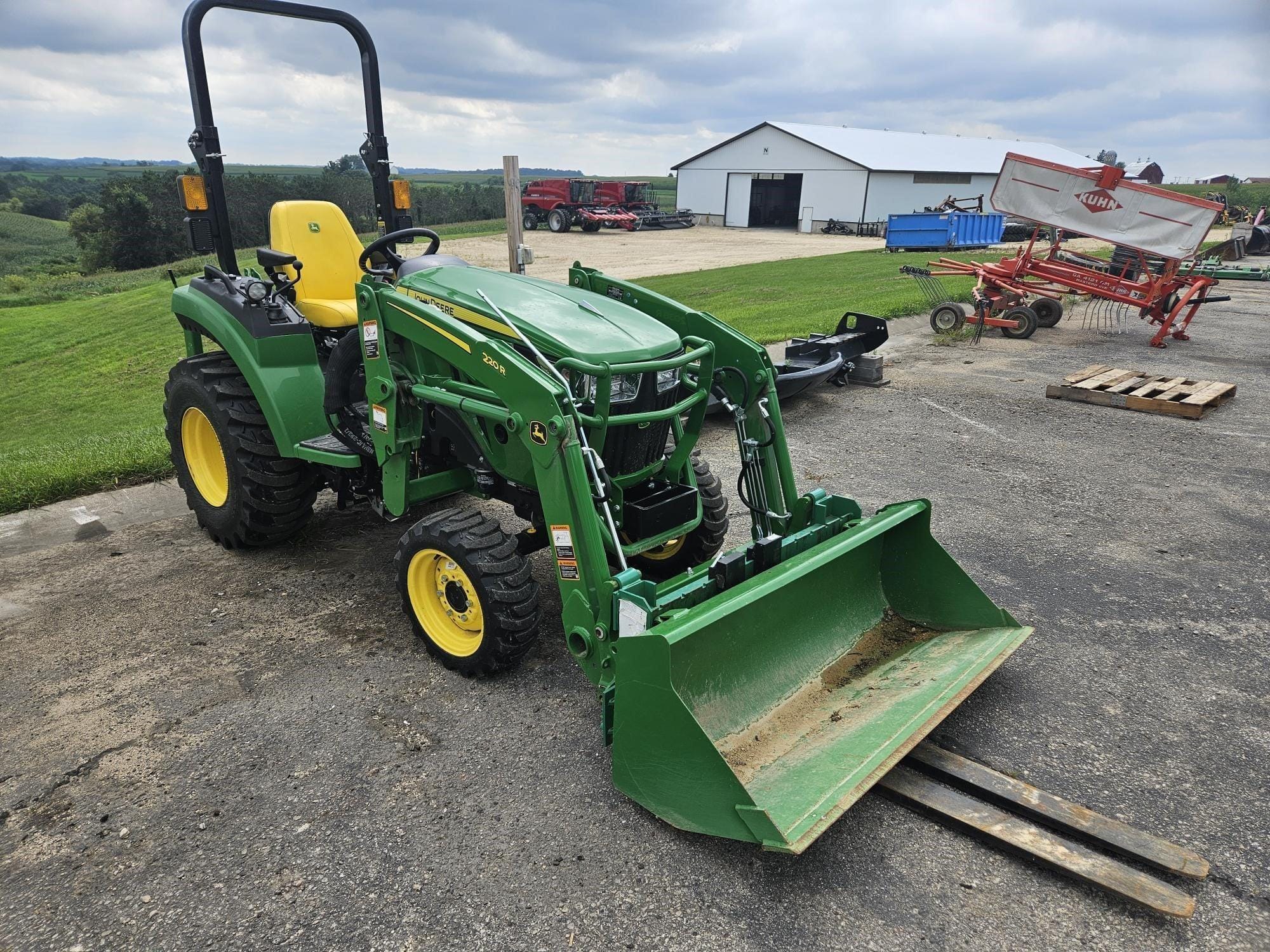 John Deere 2038R Equipment Image0