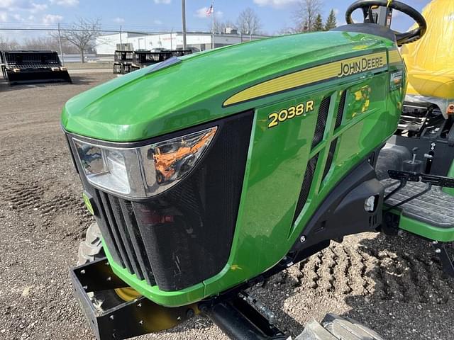 Image of John Deere 2038R equipment image 4