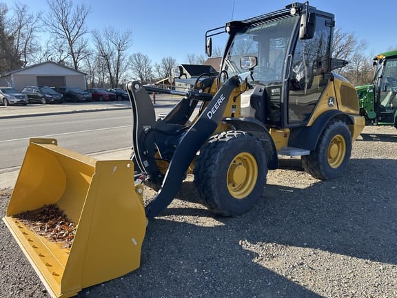 John Deere 204G Equipment Image0