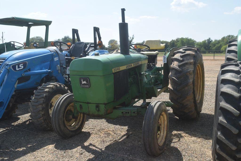 Image of John Deere 2040 Primary image