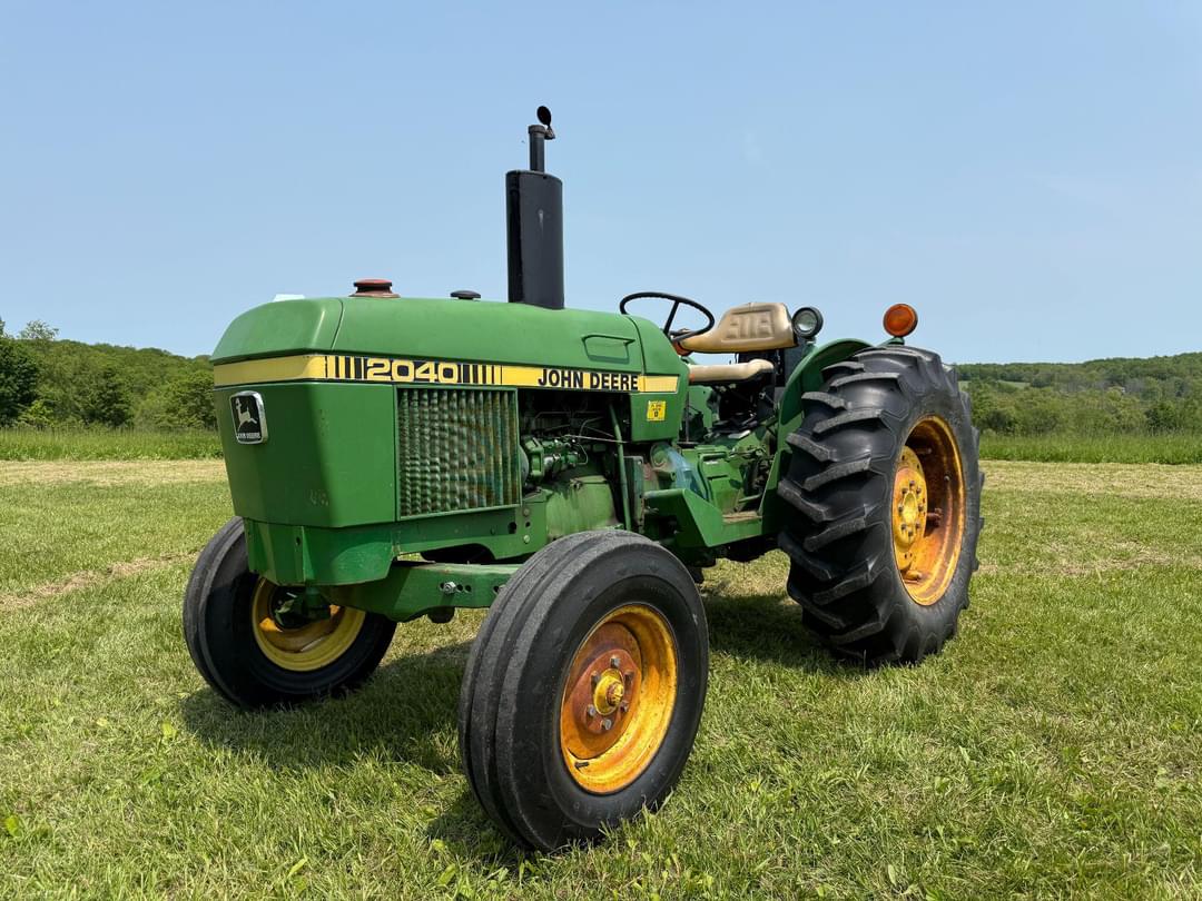 Image of John Deere 2040 Primary image