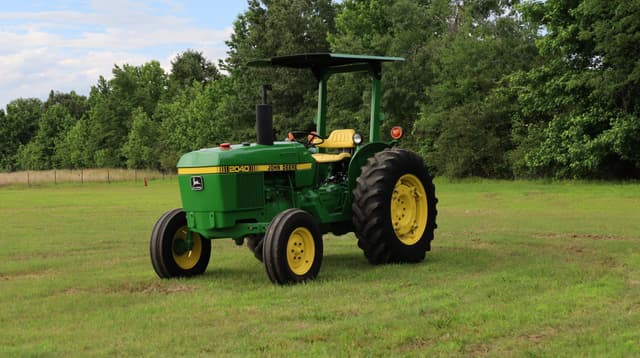 Image of John Deere 2040 equipment image 1
