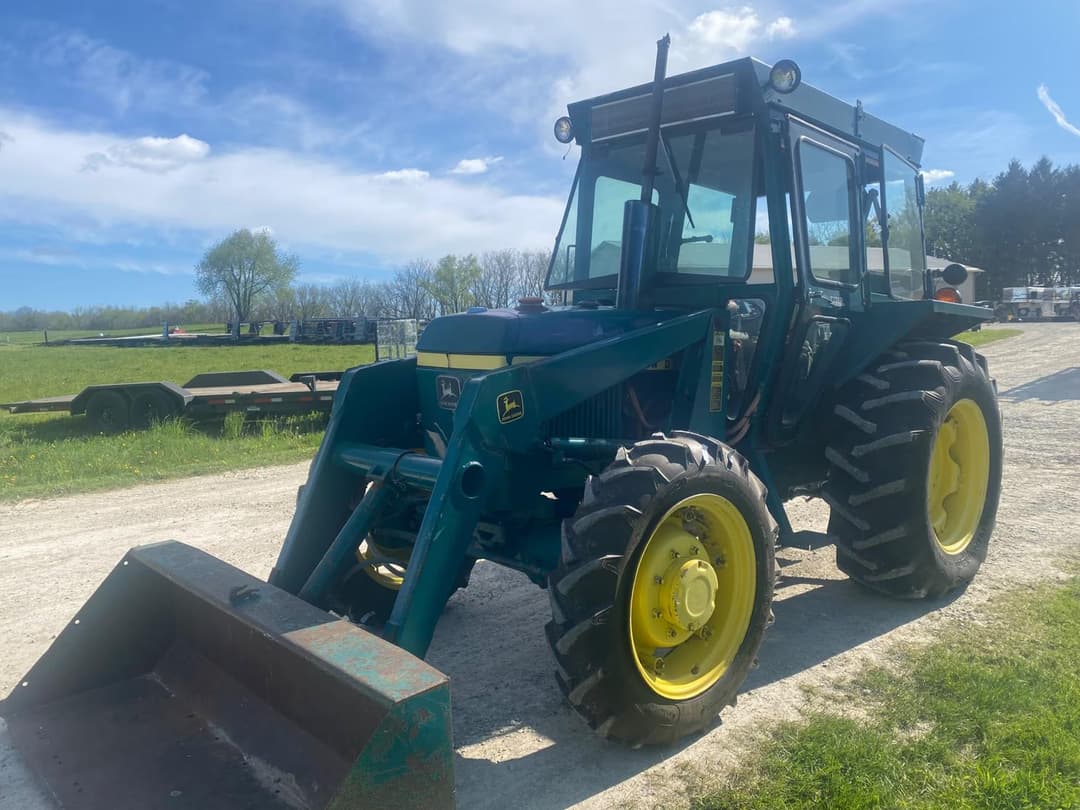 Image of John Deere 2040 Primary image