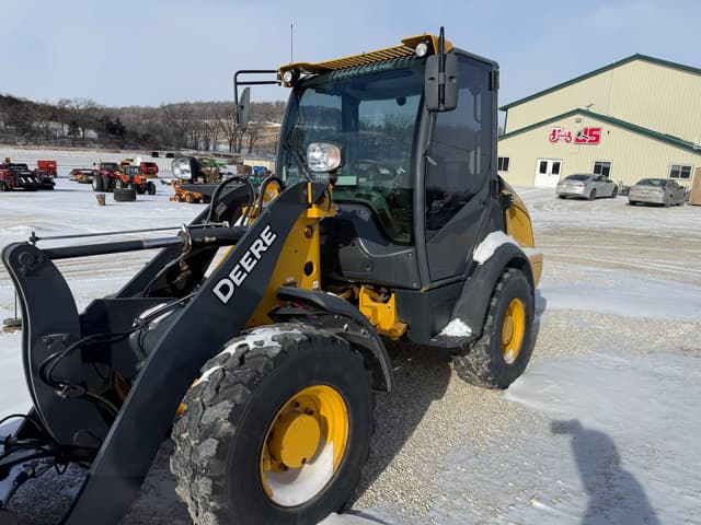 Image of John Deere 204L equipment image 2