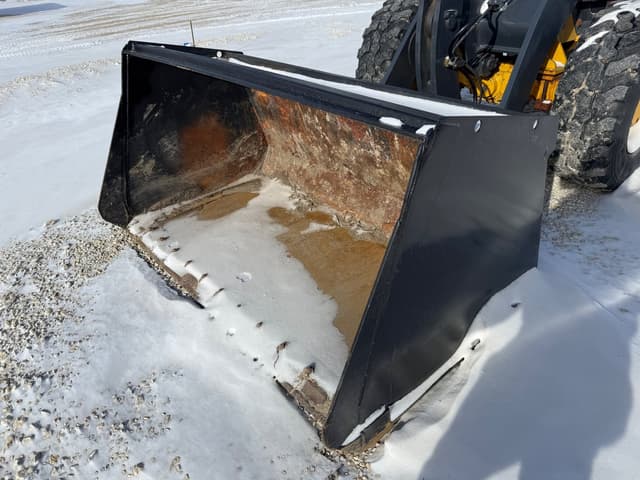 Image of John Deere 204L equipment image 4