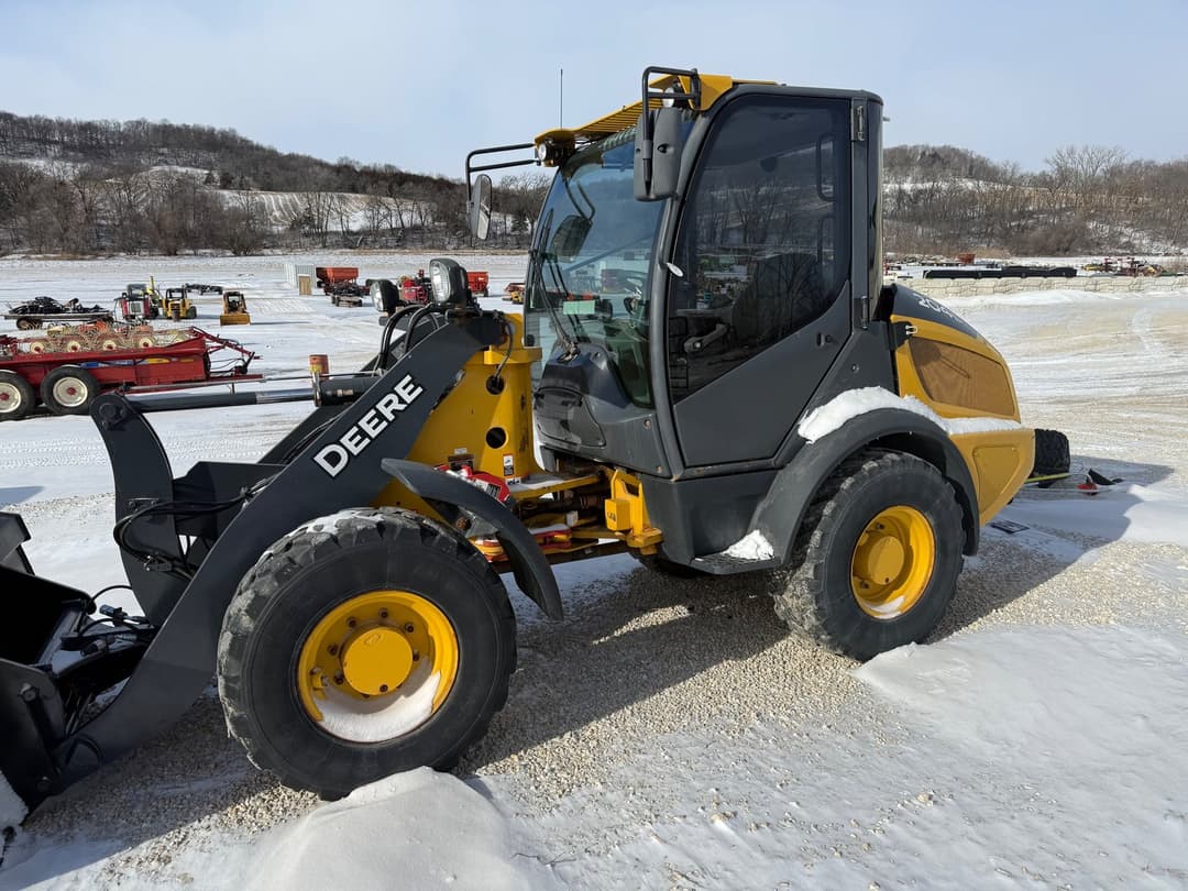 Image of John Deere 204L Primary image