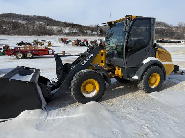 Image of John Deere 204L equipment image 1