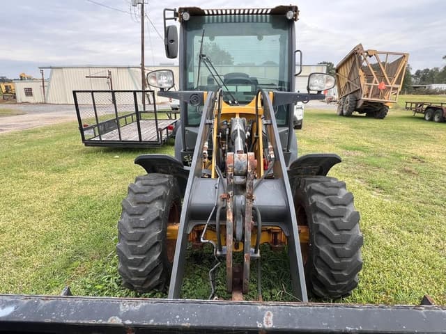 Image of John Deere 204L equipment image 1