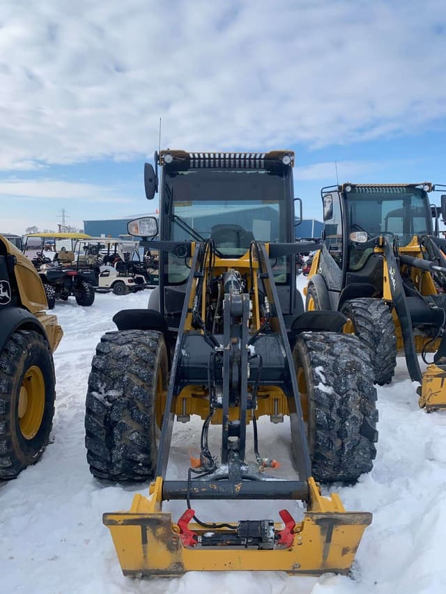 Image of John Deere 204L equipment image 2