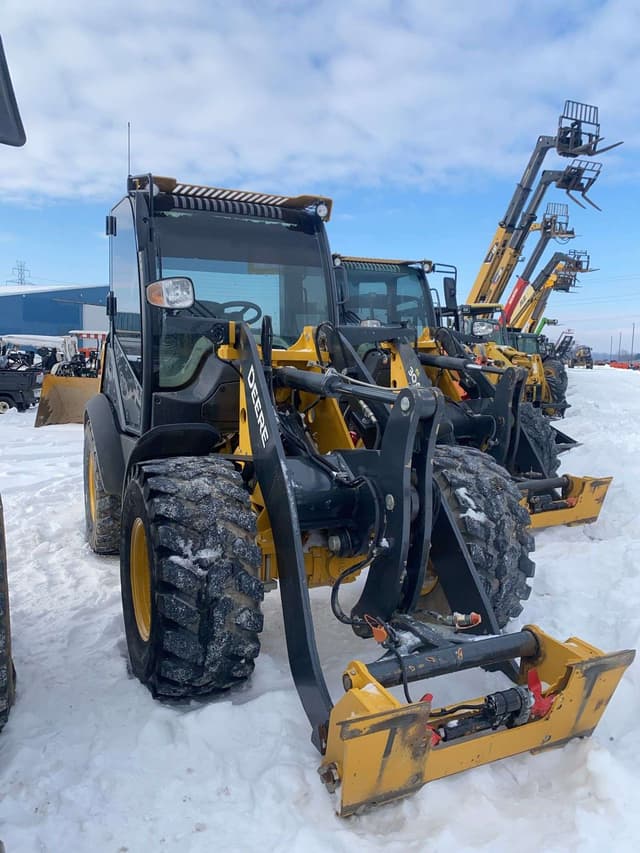 Image of John Deere 204L equipment image 3