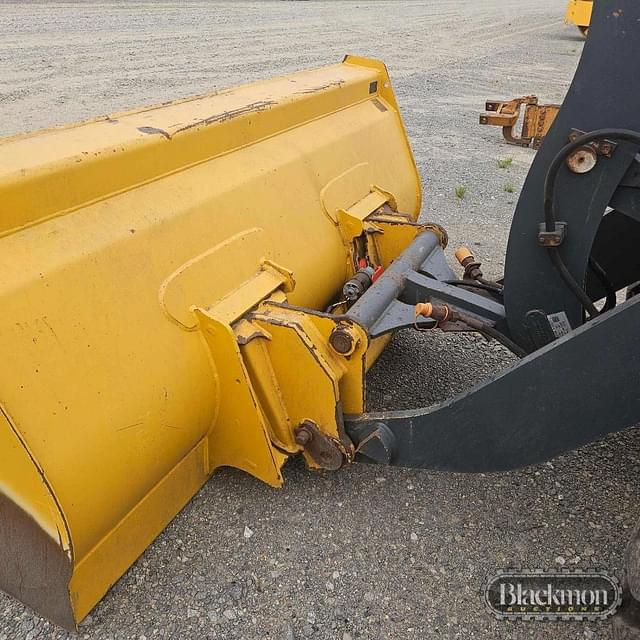 Image of John Deere 204L equipment image 4