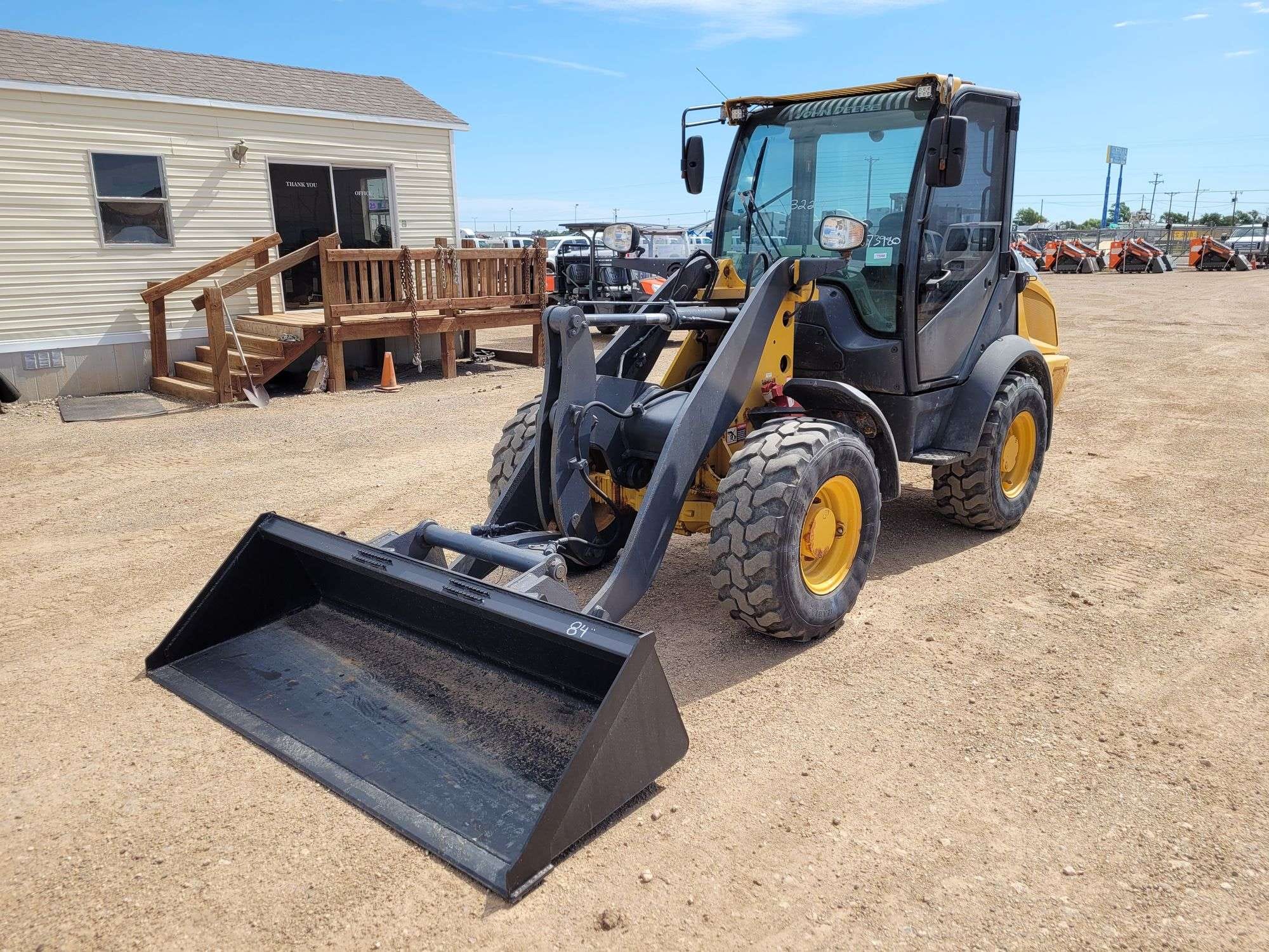 John Deere 204L Equipment Image0