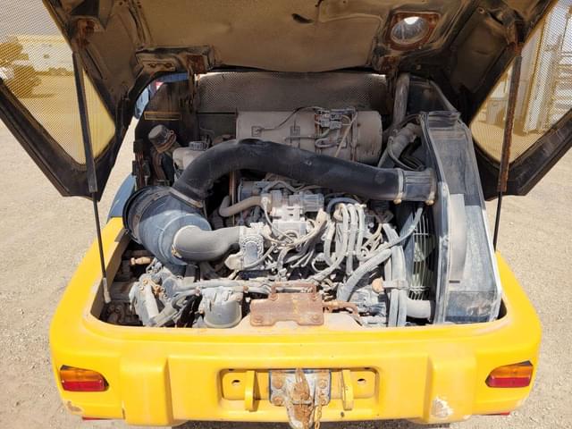 Image of John Deere 204L equipment image 4