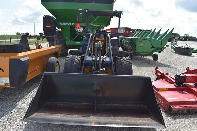 Image of John Deere 204L equipment image 1