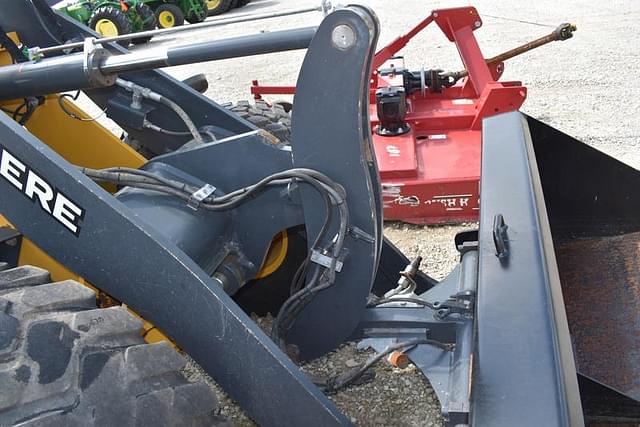 Image of John Deere 204L equipment image 4