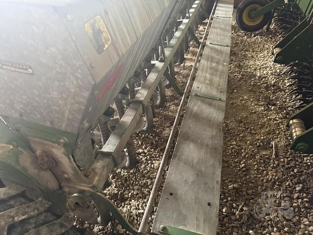 Image of John Deere 207B equipment image 4