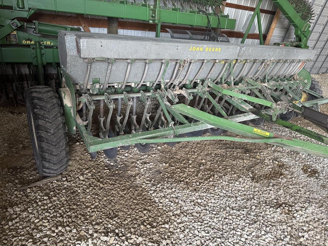 Image of John Deere 207B Primary image