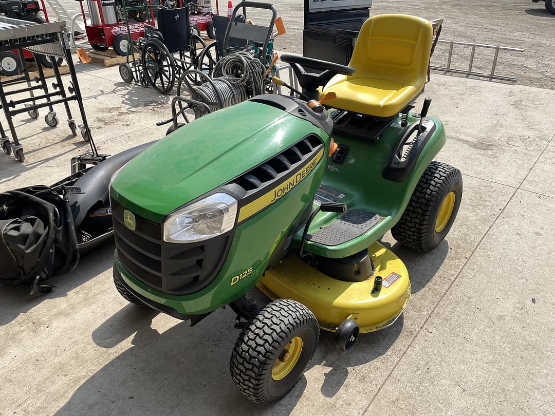 Image of John Deere D125 Primary image