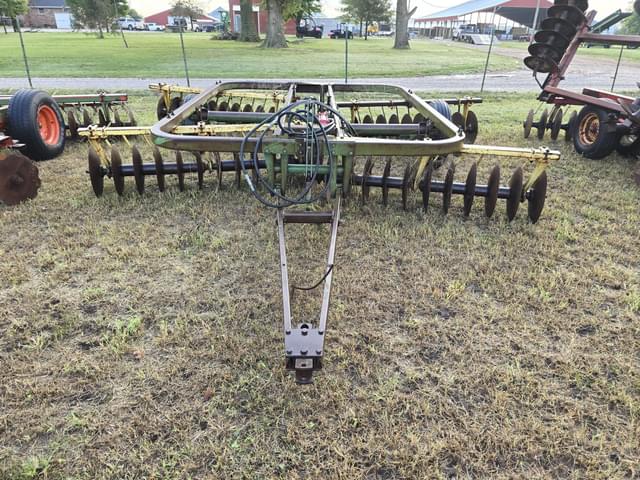 Image of John Deere 210 equipment image 1