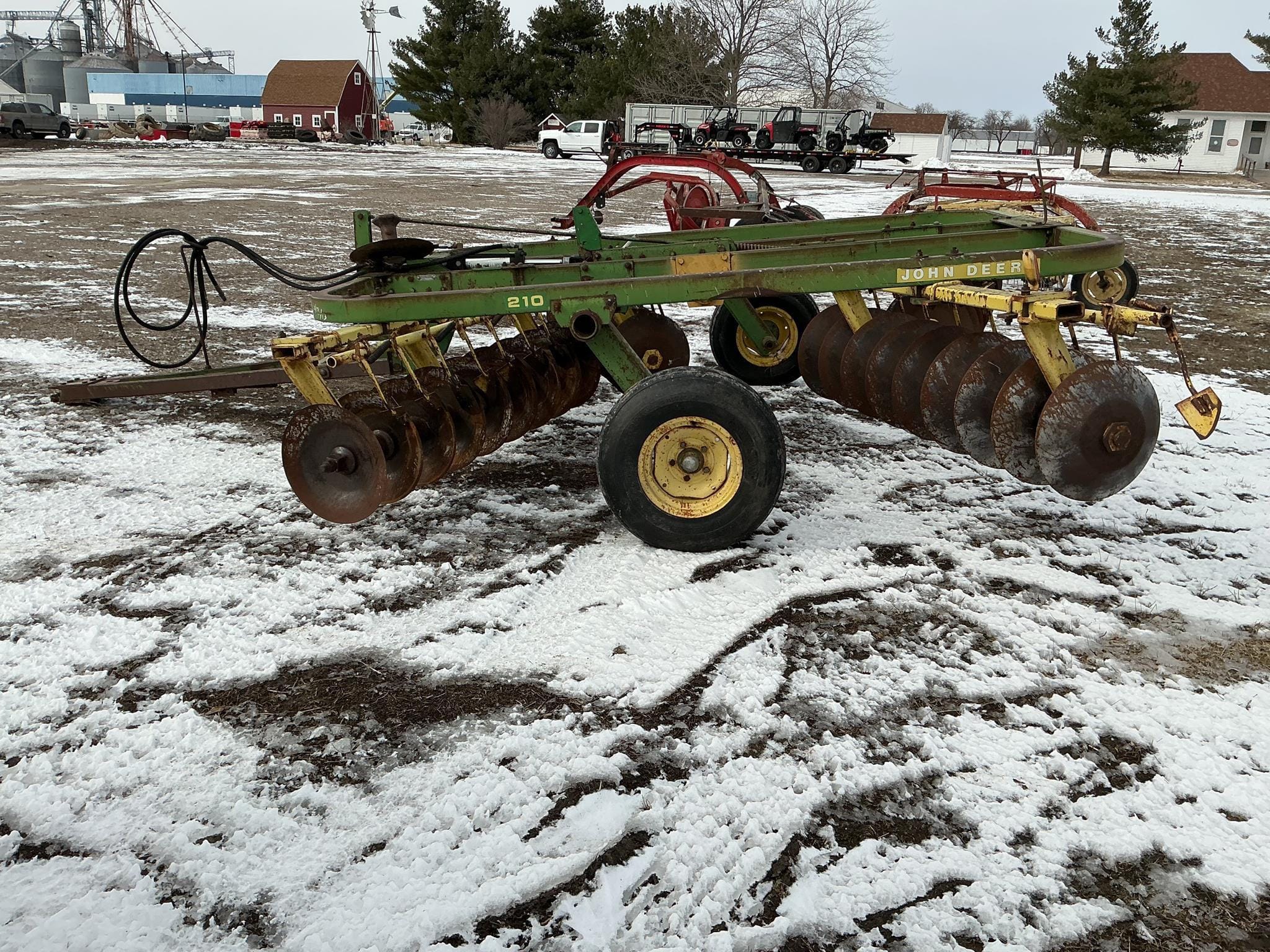 John Deere 210 Equipment Image0