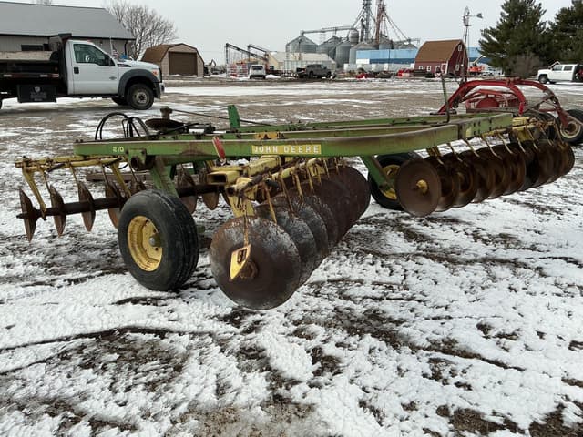 Image of John Deere 210 equipment image 1