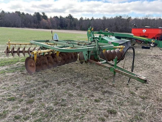 Image of John Deere 210 equipment image 1