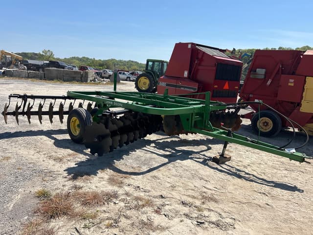 Image of John Deere T0210 equipment image 2